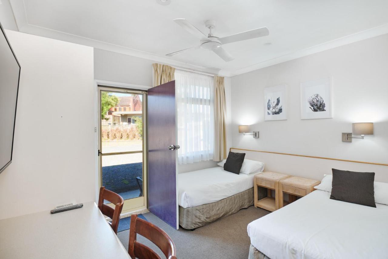 Wingham Motel Экстерьер фото